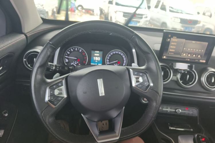 Used Wey VV5 2019 1.5T Two-Wheel Drive Color Pioneer Steering Wheel