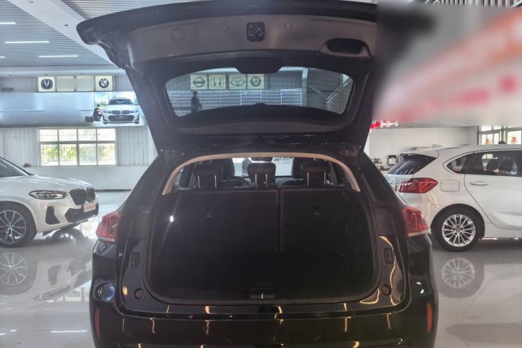 Used Wey VV5 2019 1.5T Two-Wheel Drive Color Pioneer Trunk
