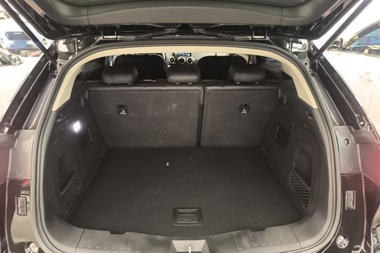 Used Wey VV5 2019 1.5T Two-Wheel Drive Color Pioneer Trunk