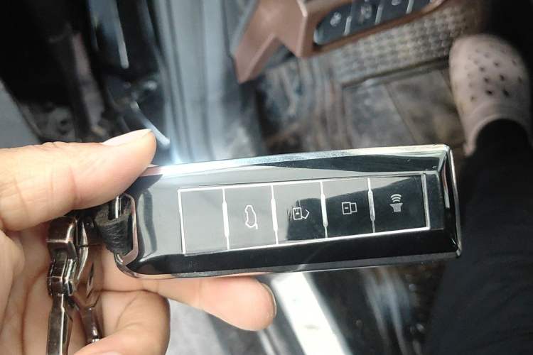 Used Wey VV5 2019 Upgraded Model 2.0T Two-Wheel Drive Ultra-Luxury Version China V Standard Vehicle Key