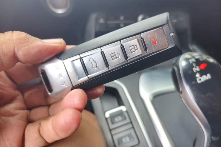 Used Wey VV5 2019 1.5T Two-Wheel Drive Color Pioneer Vehicle Key