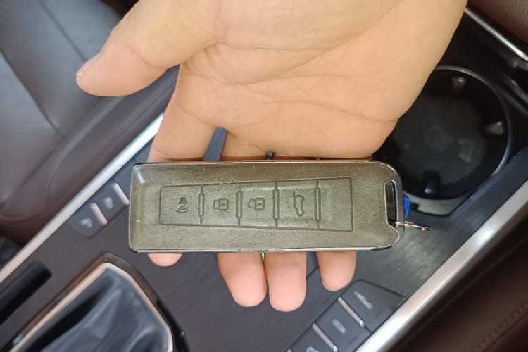 Used Wey VV5 2019 Upgraded Model 2.0T Two-Wheel Drive Flagship Version China V Standard Vehicle Key