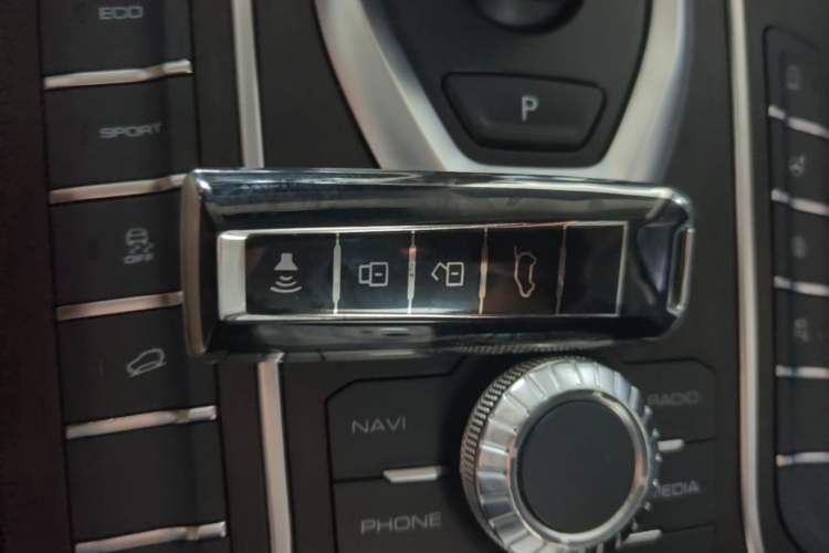 Used Wey VV5 2019 1.5T Two-Wheel Drive Color Pioneer Vehicle Key