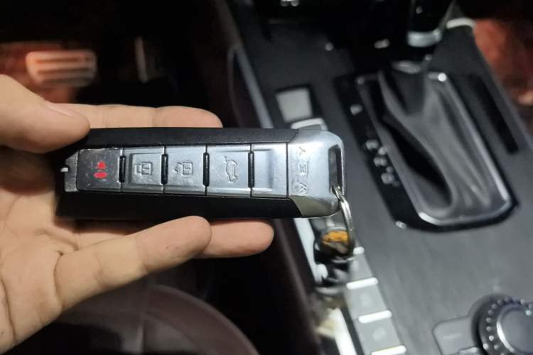 Used Wey VV5 2019 Upgraded Model 2.0T Two-Wheel Drive Flagship Version China VI Standard Vehicle Key