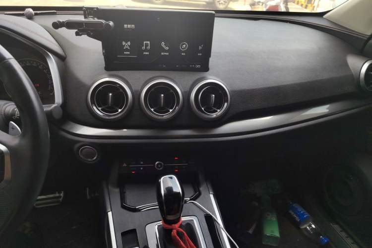 Used Wey VV5 2019 Upgraded Model 2.0T Two-Wheel Drive Ultra-Luxury Version China V Standard Audio And AC Panel