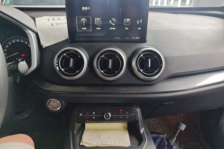 Used Wey VV5 2019 1.5T Two-Wheel Drive Color Pioneer Audio And AC Panel