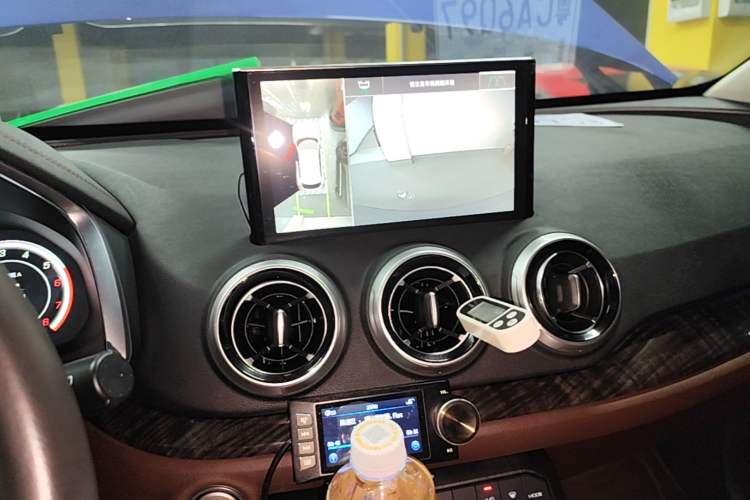 Used Wey VV5 2019 1.5T Two-Wheel Drive Smart Pioneer Audio And AC Panel