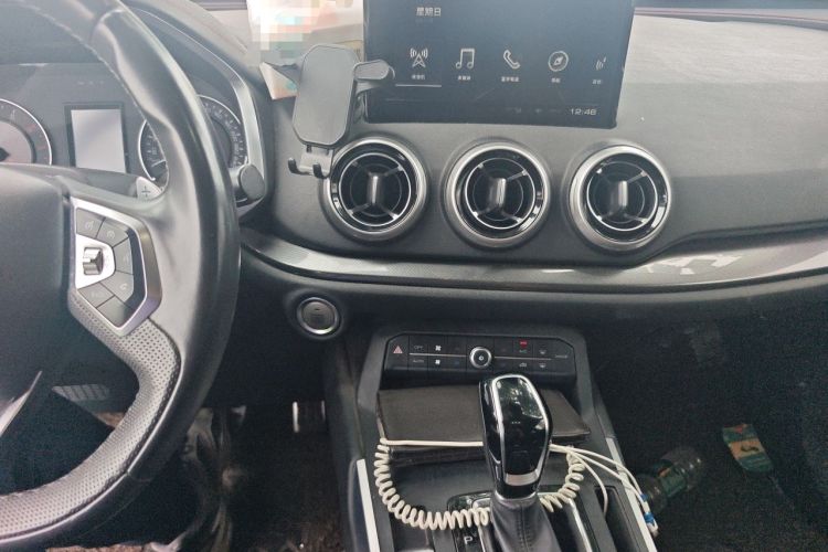 Used Wey VV5 2019 Upgraded Model 2.0T Two-Wheel Drive Ultra-Luxury Version China V Standard Audio And AC Panel