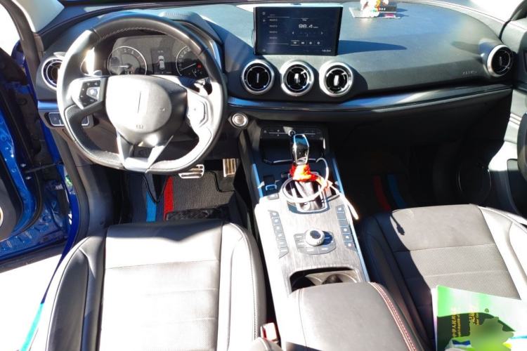 Used Wey VV5 2019 Upgraded Model 2.0T Two-Wheel Drive Ultra-Luxury Version China V Standard Center Console
