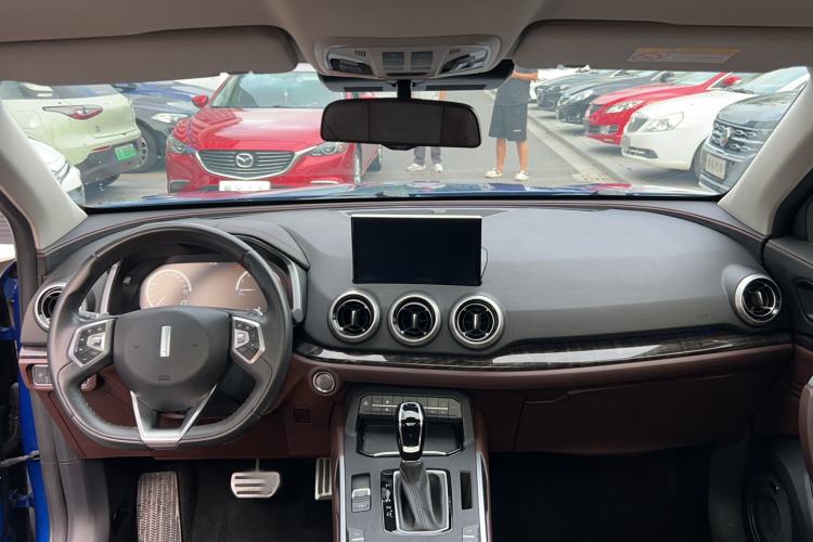 Used Wey VV5 2019 Upgraded Model 2.0T Two-Wheel Drive Flagship Version China V Standard Center Console
