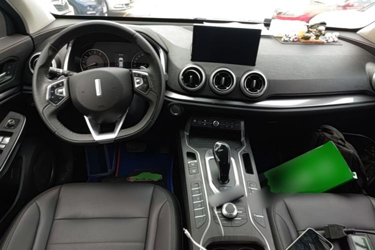 Used Wey VV5 2019 1.5T Two-Wheel Drive Color Pioneer Center Console