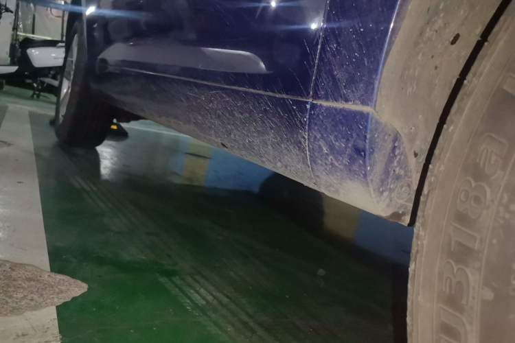 Used Wey VV5 2019 1.5T Two-Wheel Drive Color Pioneer Chassis Front Right