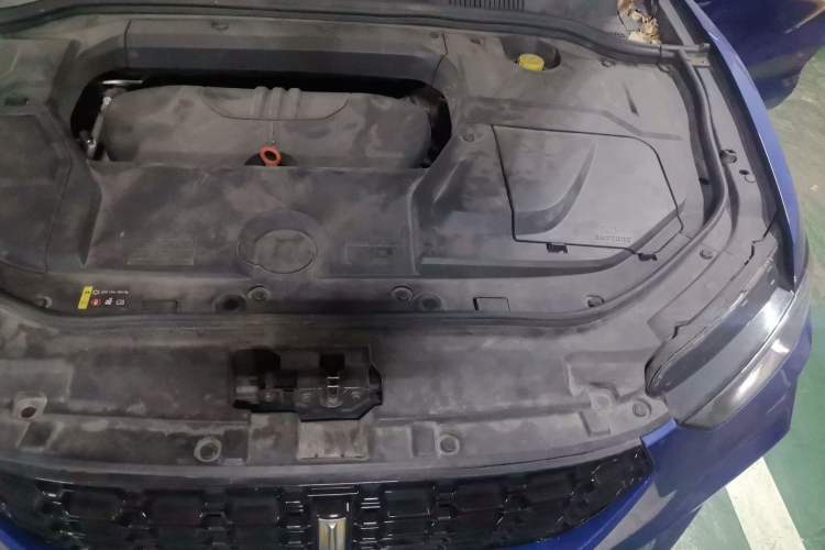 Used Wey VV5 2019 1.5T Two-Wheel Drive Color Pioneer Engine Bay Left