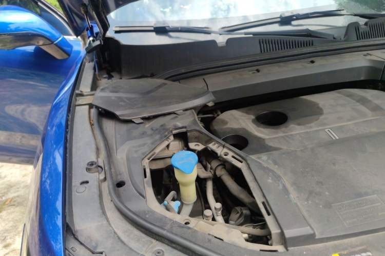 Used Wey VV5 2019 Upgraded Model 2.0T Two-Wheel Drive Ultra-Luxury Version China V Standard Engine Bay Right