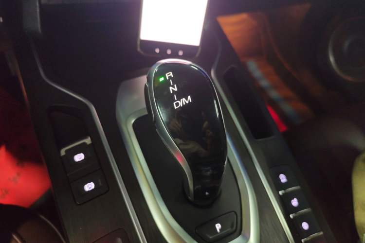 Used Wey VV5 2019 1.5T Two-Wheel Drive Smart Pioneer Gear Lever