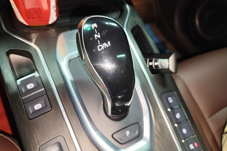 Used Wey VV5 2019 1.5T Two-Wheel Drive Smart Pioneer Gear Lever