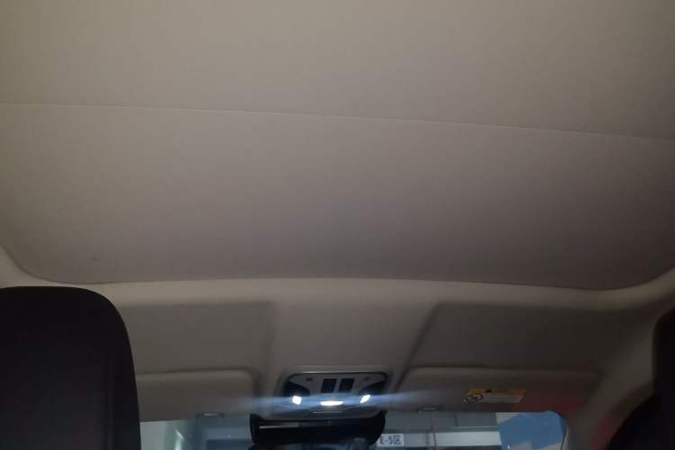 Used Wey VV5 2019 1.5T Two-Wheel Drive Color Pioneer Headliner