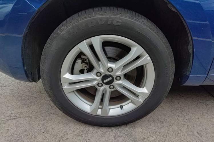 Used Wey VV5 2019 1.5T Two-Wheel Drive Color Pioneer Left Front Wheel Hub