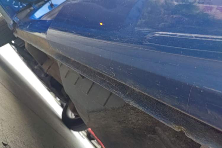 Used Wey VV5 2019 1.5T Two-Wheel Drive Color Pioneer Left Side Sill