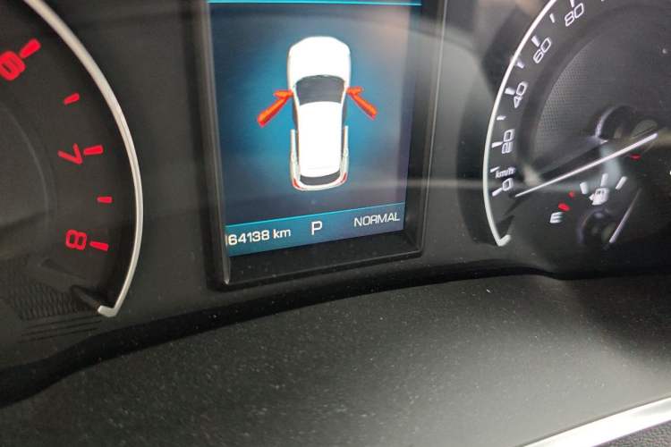 Used Wey VV5 2019 1.5T Two-Wheel Drive Color Pioneer Odometer Close Up