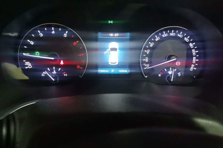 Used Wey VV5 2019 1.5T Two-Wheel Drive Color Pioneer Odometer Close Up