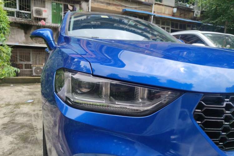 Used Wey VV5 2019 Upgraded Model 2.0T Two-Wheel Drive Ultra-Luxury Version China V Standard Right Front Headlight
