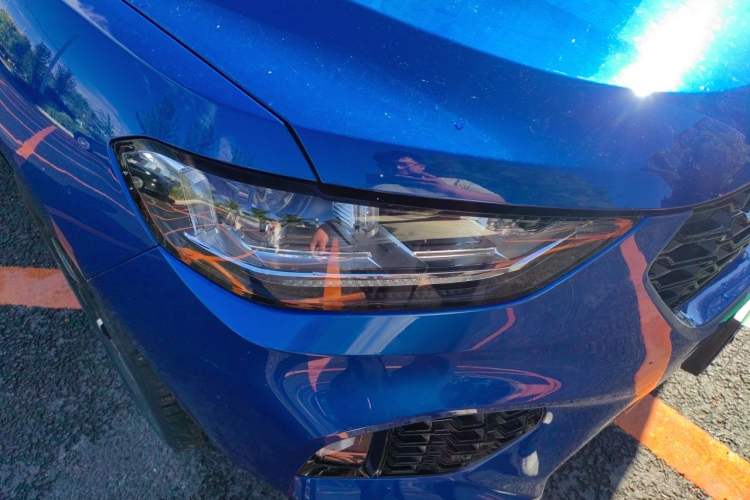 Used Wey VV5 2019 Upgraded Model 2.0T Two-Wheel Drive Ultra-Luxury Version China V Standard Right Front Headlight