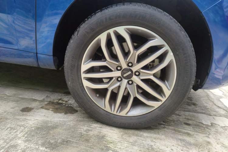 Used Wey VV5 2019 Upgraded Model 2.0T Two-Wheel Drive Ultra-Luxury Version China V Standard Right Front Wheel Hub