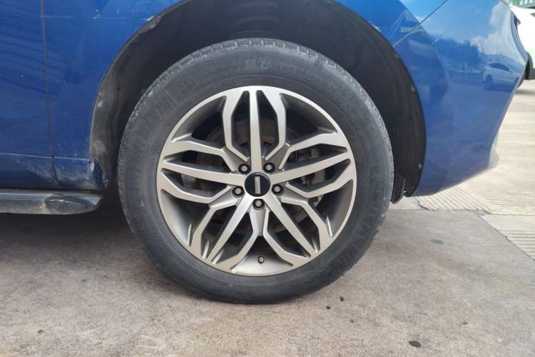 Used Wey VV5 2019 Upgraded Model 2.0T Two-Wheel Drive Ultra-Luxury Version China V Standard Right Front Wheel Hub