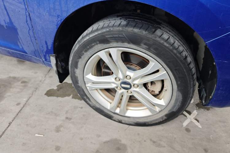 Used Wey VV5 2019 1.5T Two-Wheel Drive Color Pioneer Right Front Wheel Hub