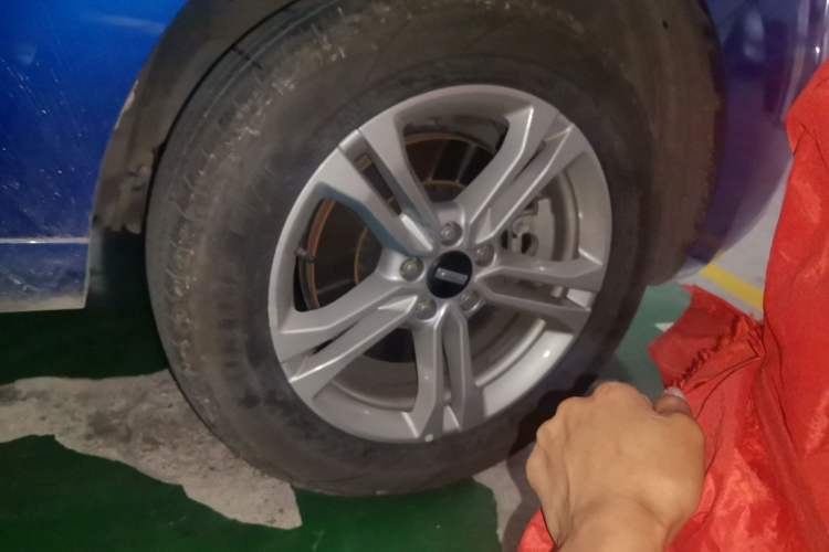Used Wey VV5 2019 1.5T Two-Wheel Drive Color Pioneer Right Front Wheel Hub