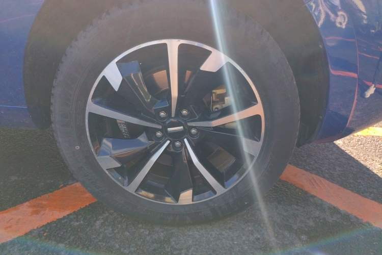 Used Wey VV5 2019 Upgraded Model 2.0T Two-Wheel Drive Ultra-Luxury Version China V Standard Right Front Wheel Hub