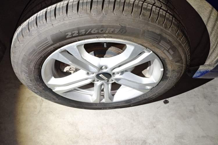 Used Wey VV5 2019 1.5T Two-Wheel Drive Color Pioneer Right Rear Wheel Hub