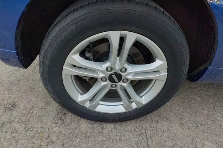Used Wey VV5 2019 1.5T Two-Wheel Drive Color Pioneer Right Rear Wheel Hub