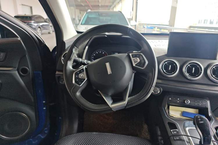 Used Wey VV5 2019 1.5T Two-Wheel Drive Color Pioneer Steering Wheel