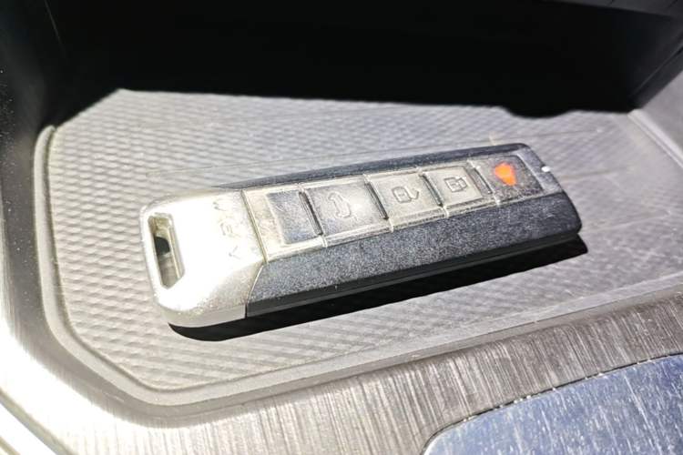 Used Wey VV5 2019 1.5T Two-Wheel Drive Color Pioneer Vehicle Key