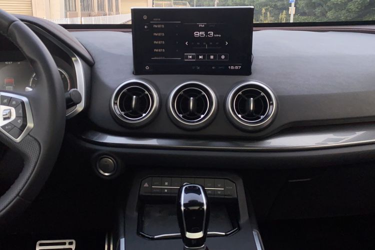 Used Wey VV5 2019 Upgraded Model 2.0T Two-Wheel Drive Flagship Version China V Standard Audio And AC Panel