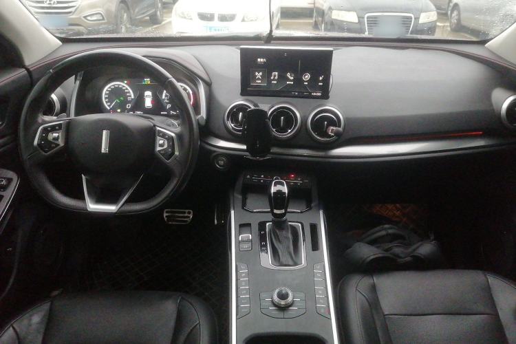 Used Wey VV5 2019 Upgraded Model 2.0T Two-Wheel Drive Flagship Version China V Standard Center Console