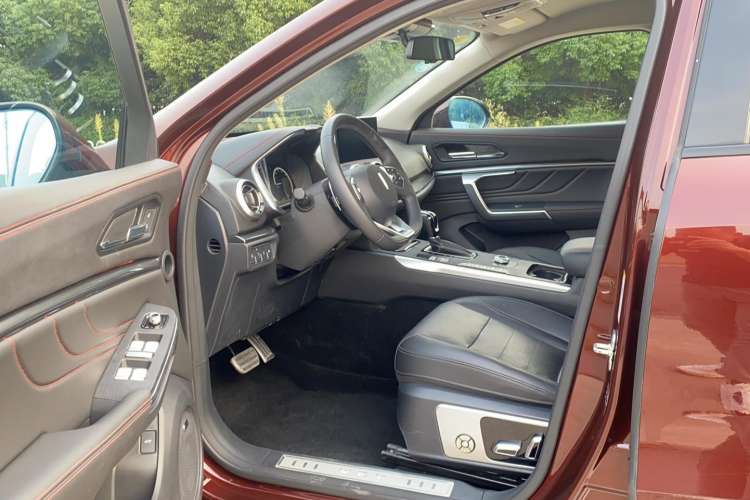 Used Wey VV5 2019 Upgraded Model 2.0T Two-Wheel Drive Flagship Version China V Standard Driver Seat