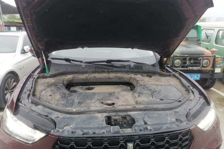 Used Wey VV5 2019 Upgraded Model 2.0T Two-Wheel Drive Flagship Version China V Standard Engine Bay