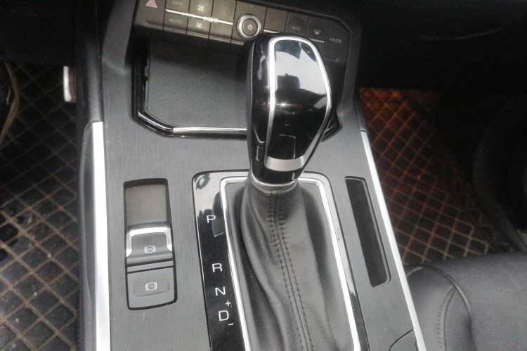 Used Wey VV5 2019 Upgraded Model 2.0T Two-Wheel Drive Flagship Version China V Standard Gear Lever