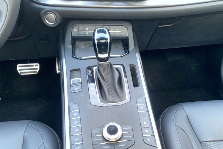 Used Wey VV5 2019 Upgraded Model 2.0T Two-Wheel Drive Flagship Version China V Standard Gear Lever