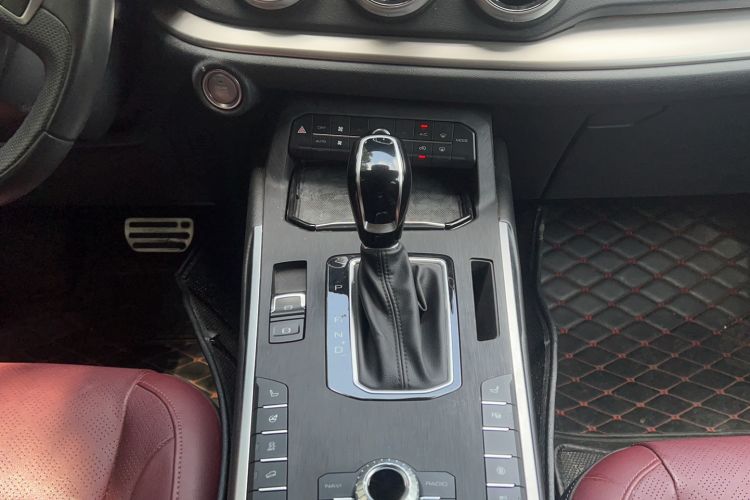 Used Wey VV5 2019 Upgraded Model 2.0T Two-Wheel Drive Flagship Version China V Standard Gear Lever