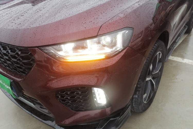 Used Wey VV5 2019 Upgraded Model 2.0T Two-Wheel Drive Flagship Version China V Standard Left Front Headlight