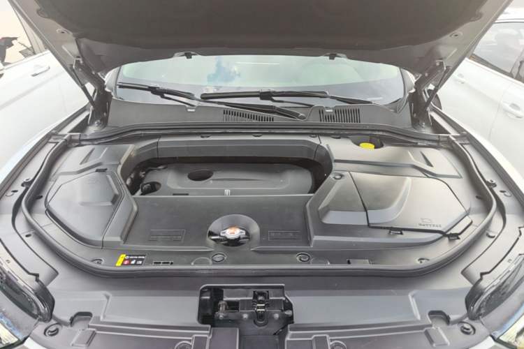 Used Wey VV5 2019 Upgraded Model 2.0T Two-Wheel Drive Ultra-Luxury Version China V Standard Engine Bay