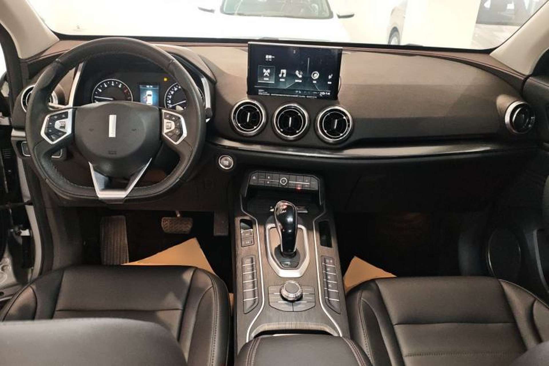 Used Wey VV5 2019 1.5T Two-Wheel Drive Color Pioneer Interior 2