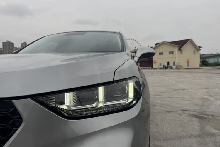 Used Wey VV5 2019 Upgraded Model 2.0T Two-Wheel Drive Ultra-Luxury Version China V Standard Left Front Headlight