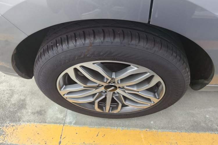 Used Wey VV5 2019 Upgraded Model 2.0T Two-Wheel Drive Ultra-Luxury Version China V Standard Right Rear Wheel Hub