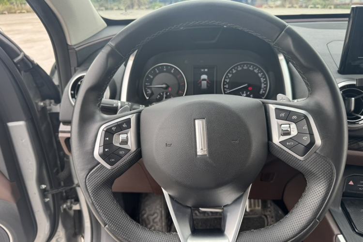 Used Wey VV5 2019 Upgraded Model 2.0T Two-Wheel Drive Ultra-Luxury Version China V Standard Steering Wheel