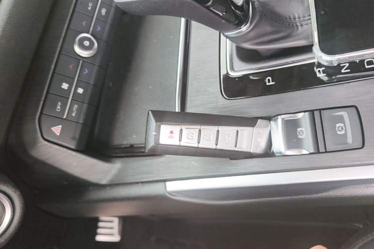 Used Wey VV5 2019 Upgraded Model 2.0T Two-Wheel Drive Ultra-Luxury Version China V Standard Vehicle Key